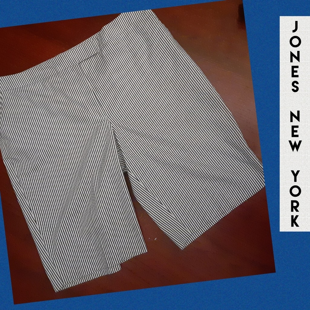 JONES NEW YORK striped seersucker shorts